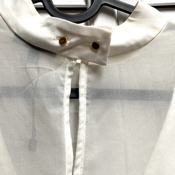 Beautiful light blouse size M 😍😍 - Picture 5 of 5